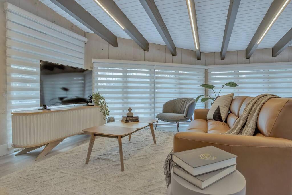 Stunning 2 Story Villa With Pool Форт Лодърдейл Екстериор снимка