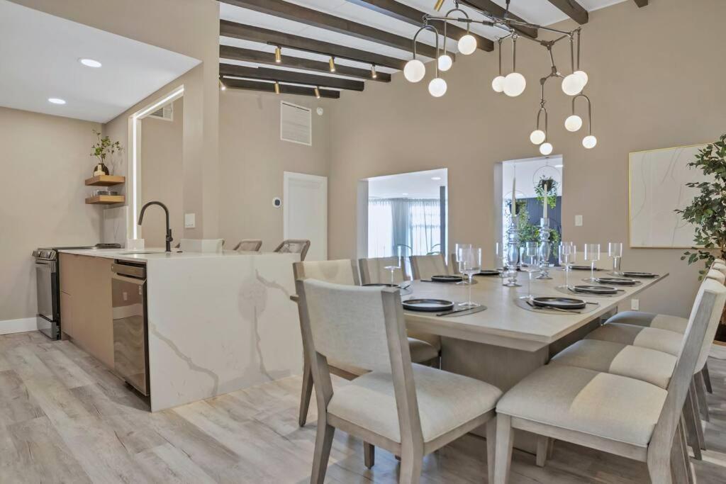 Stunning 2 Story Villa With Pool Форт Лодърдейл Екстериор снимка